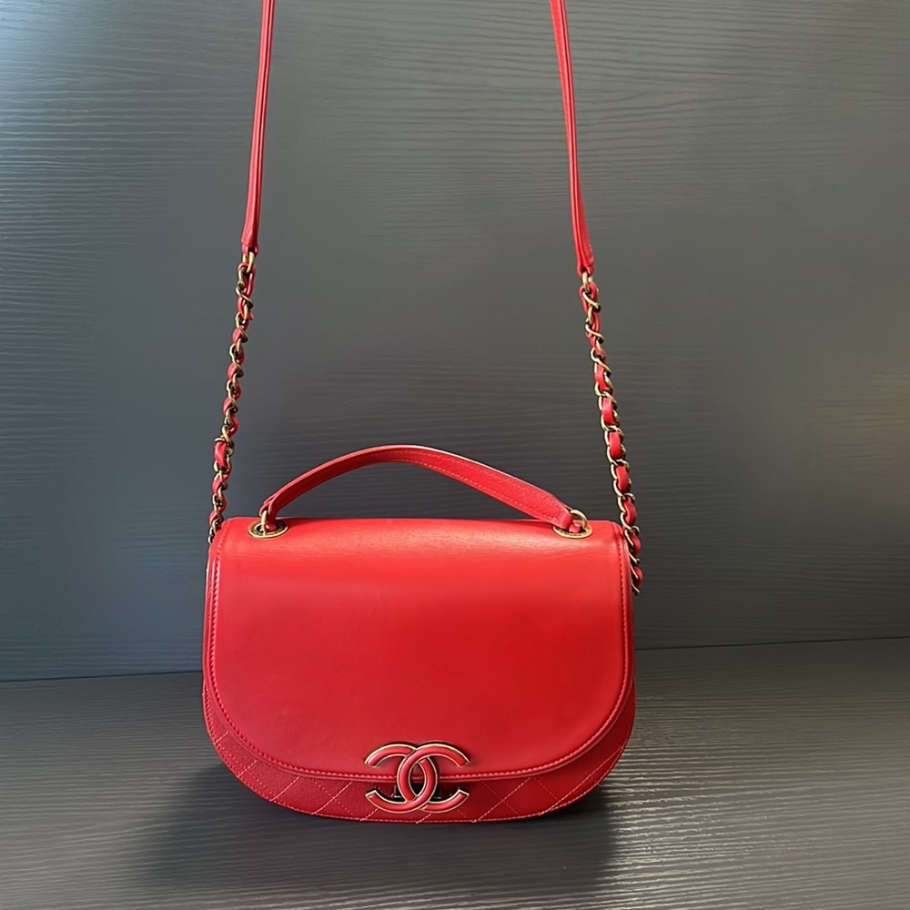 SOLD!❌ Chanel Red Calfskin Coco Curve Flap Medium - Picture 13 of 17